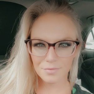 Meet your Posher, Monica